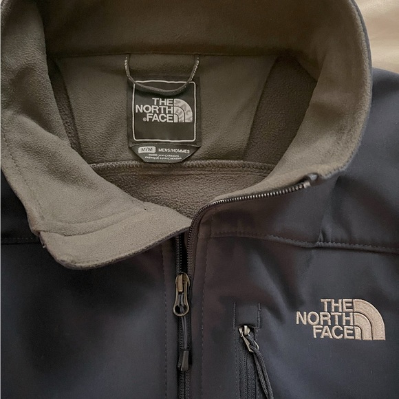 Navy Men’s North Face Winter Jacket - Picture 3 of 3